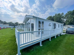 Beautiful 6 Berth Caravan With Decking At Broadland Sands Ref 20009Sv